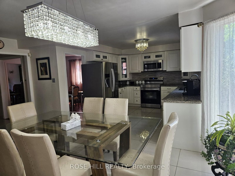 97 stave Cres, Richmond Hill, L4C 2J9 | Image 3