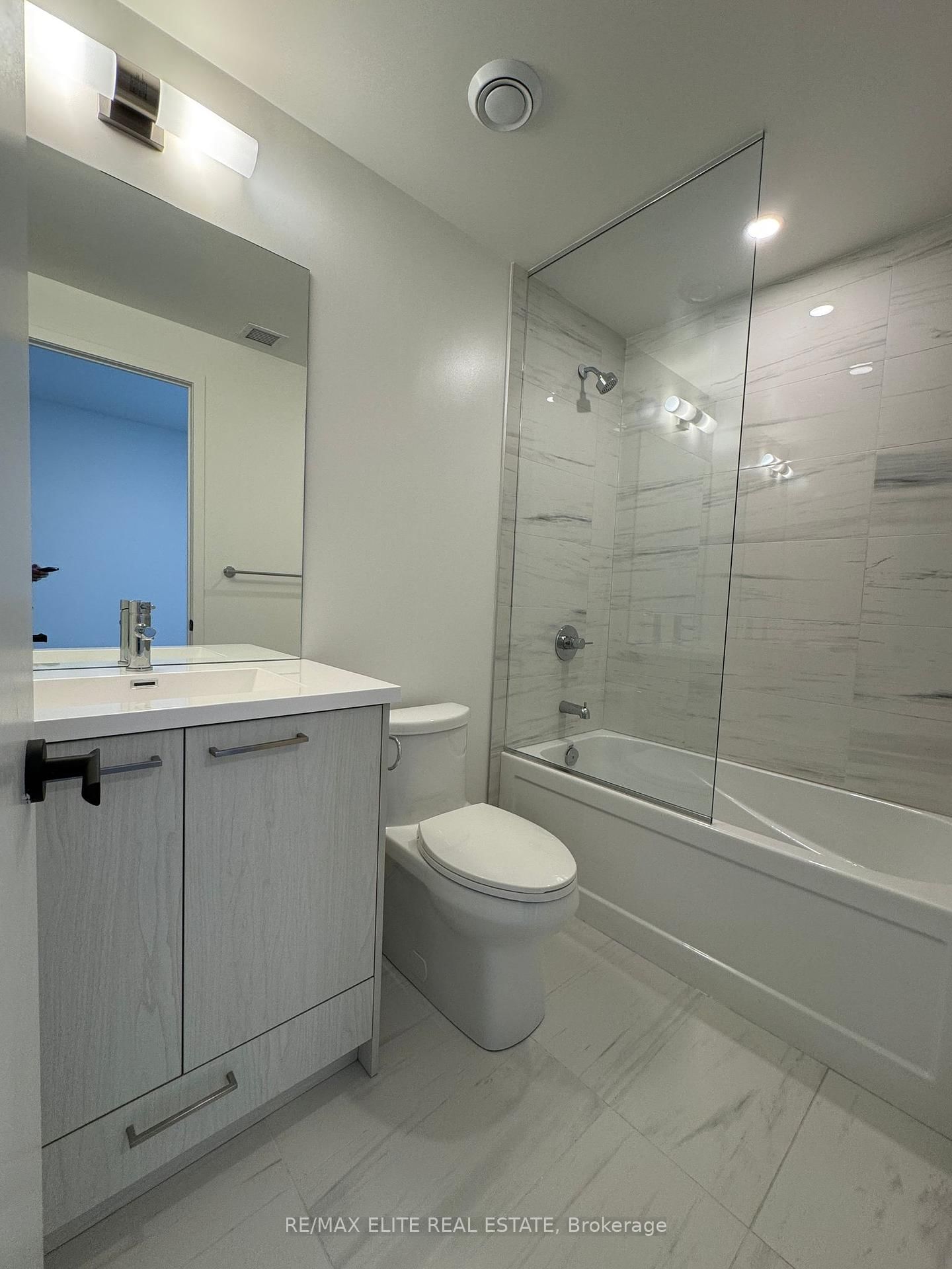 28 Interchange Way, Unit 2903 - Photo 6