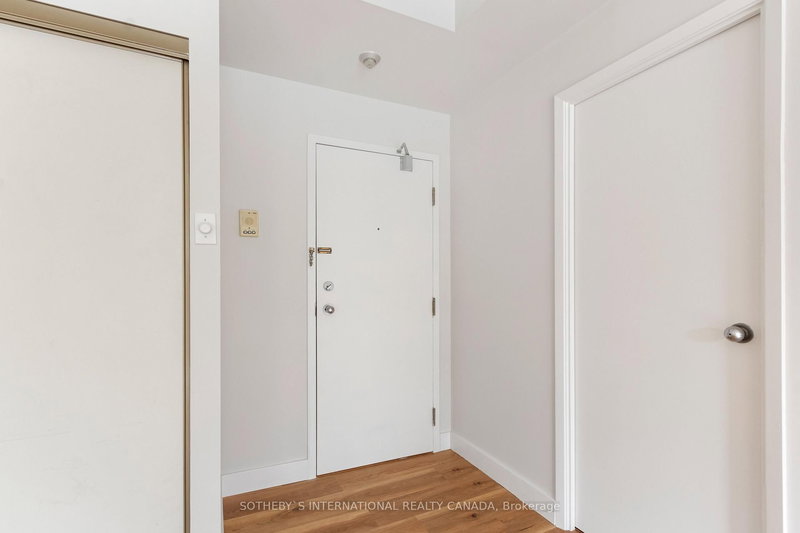 105 - 249 Major Mackenzie Dr E, Richmond Hill, L4C 9M8 | Image 2