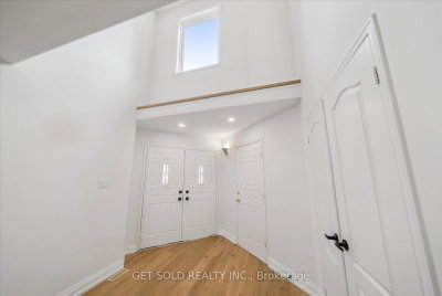 27 Edenbridge Drive • Vaughan, ON photo 4
