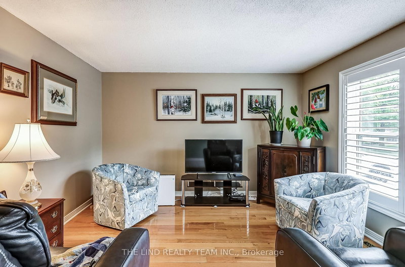 272 Jeff Smith Crt, Newmarket, L3Y 8C5 | Image 3