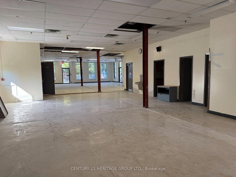 204 Simcoe Ave photo 4
