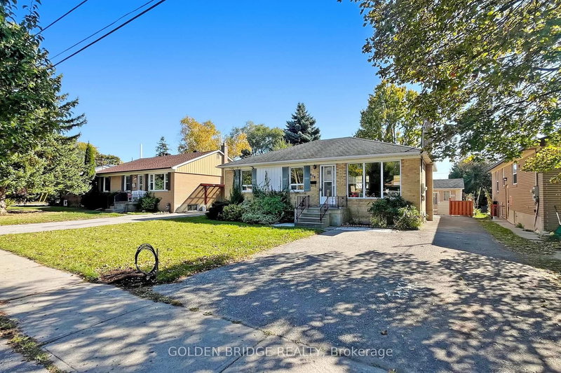 438 Centre St E, Richmond Hill, L4C 1B7 | Image 2