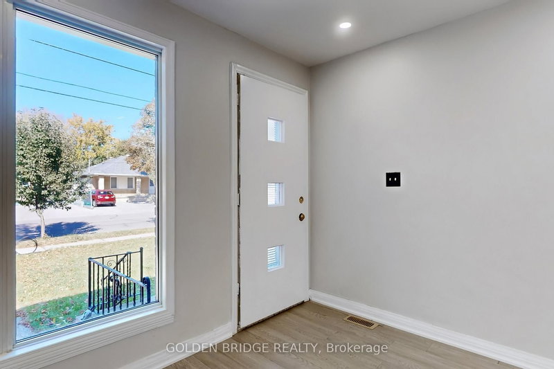 438 Centre St E, Richmond Hill, L4C 1B7 | Image 3