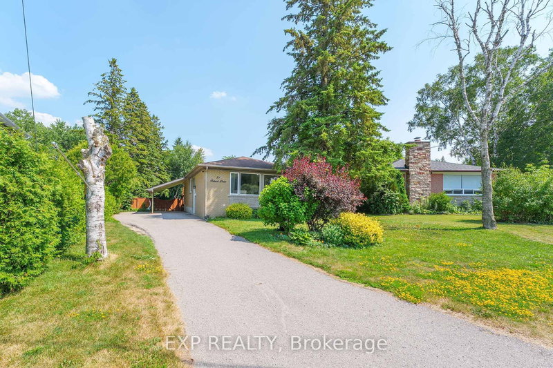 31 Patrick Dr, Aurora, L4G 2A6 | Image 2