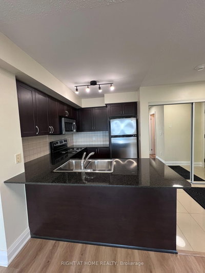 Unit 812 — 30 North Park Road — photo 4
