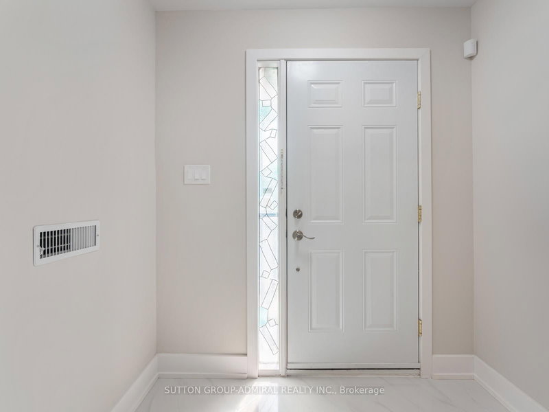 12 Tova Pl, Vaughan, L4J 8C4 | Image 2