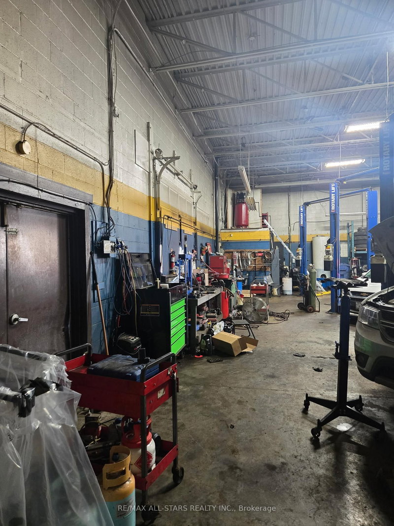 7B - 24707 Woodbine Ave, Georgina, L4P 3E9 | Image 2