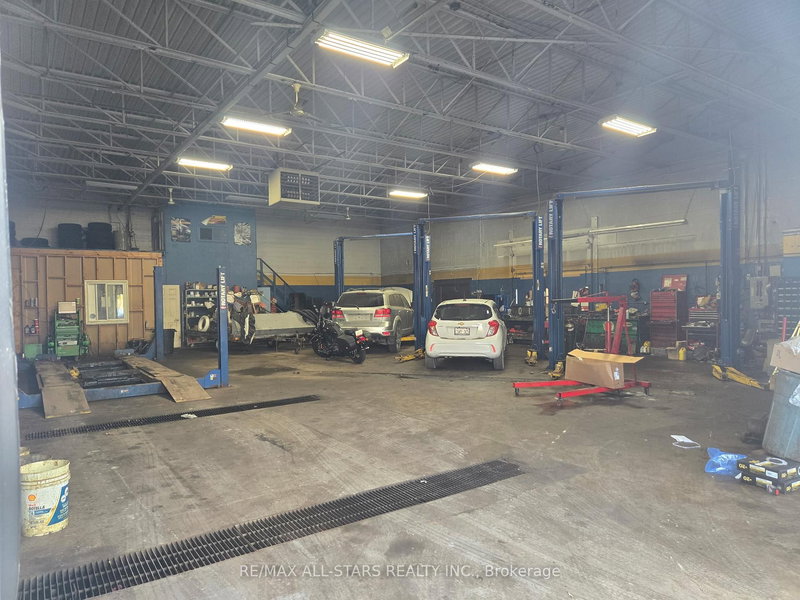 7B - 24707 Woodbine Ave, Georgina, L4P 3E9 | Image 3