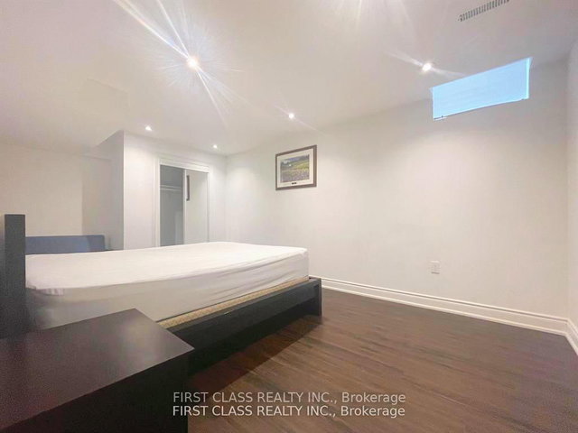 Bsmt - 30 Mocha Crescent