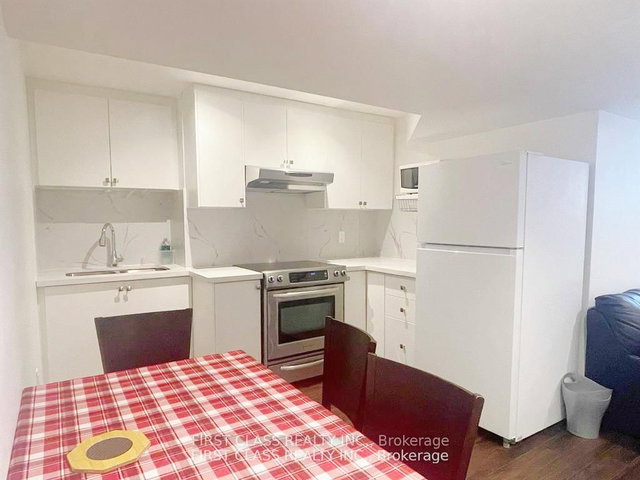 Bsmt - 30 Mocha Crescent