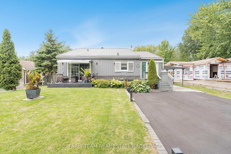 210 Parkview Dr, Innisfil, L0L 1R0 | Image 2