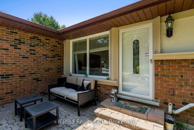 8 Cardwell Court — photo 2