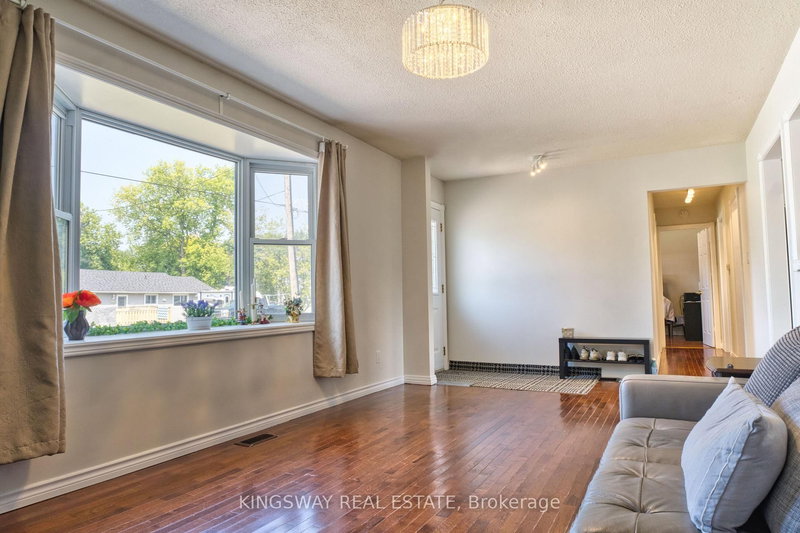 365 Adeline Dr, Georgina, L4P 3C4 | Image 3