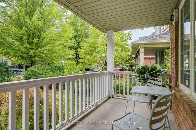 37 Landsdown Cres, Markham, L6E 1M6 | Image 3