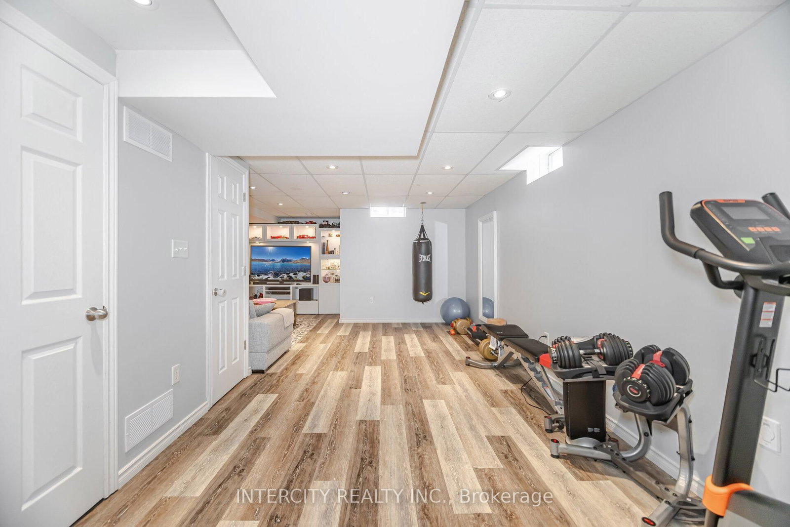 Listing Image 41