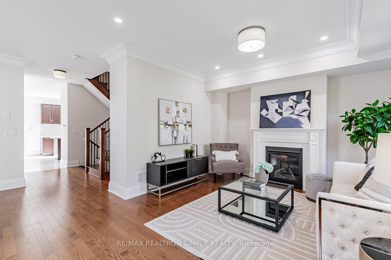 Townhouse sold at 16 American Elm Way, Markham, Ontario, L3R 1L6 - Unionville - MLS: N12372636