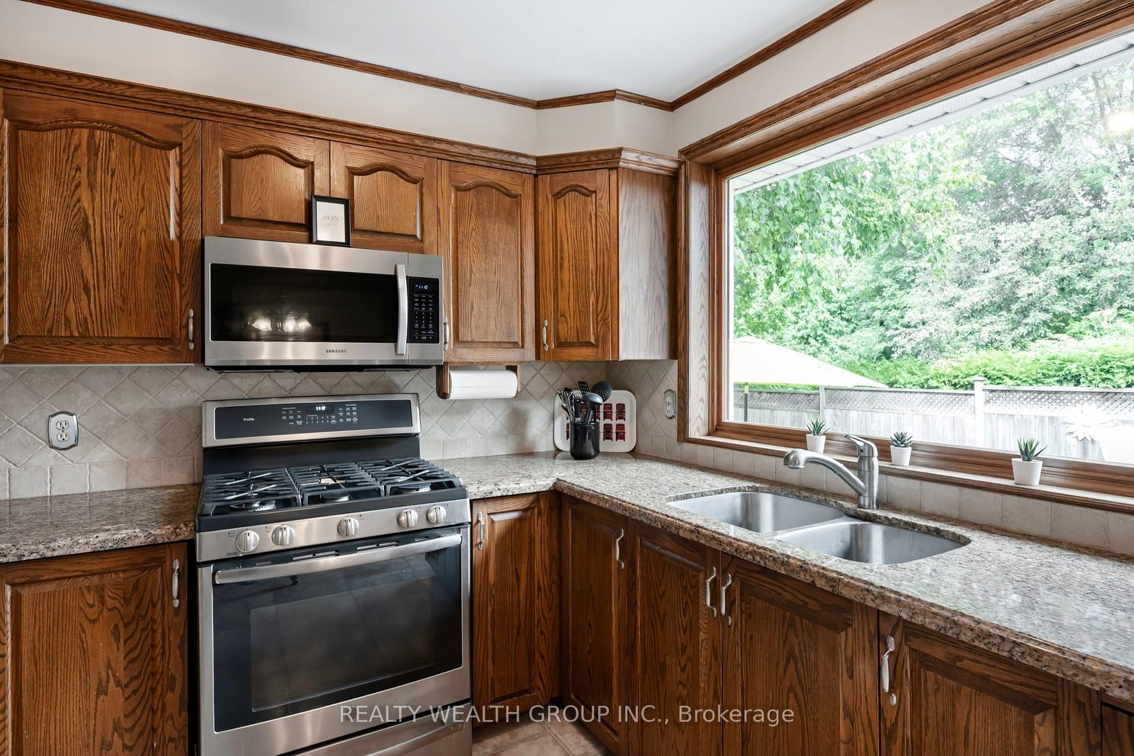 Listing Image 22