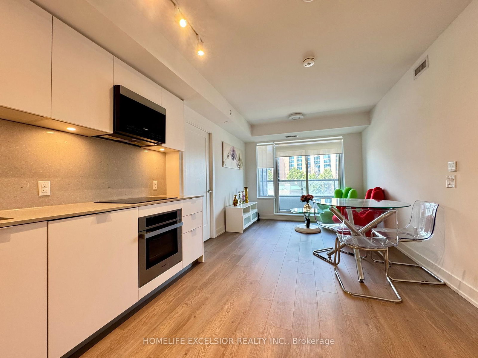 Listing Image 3