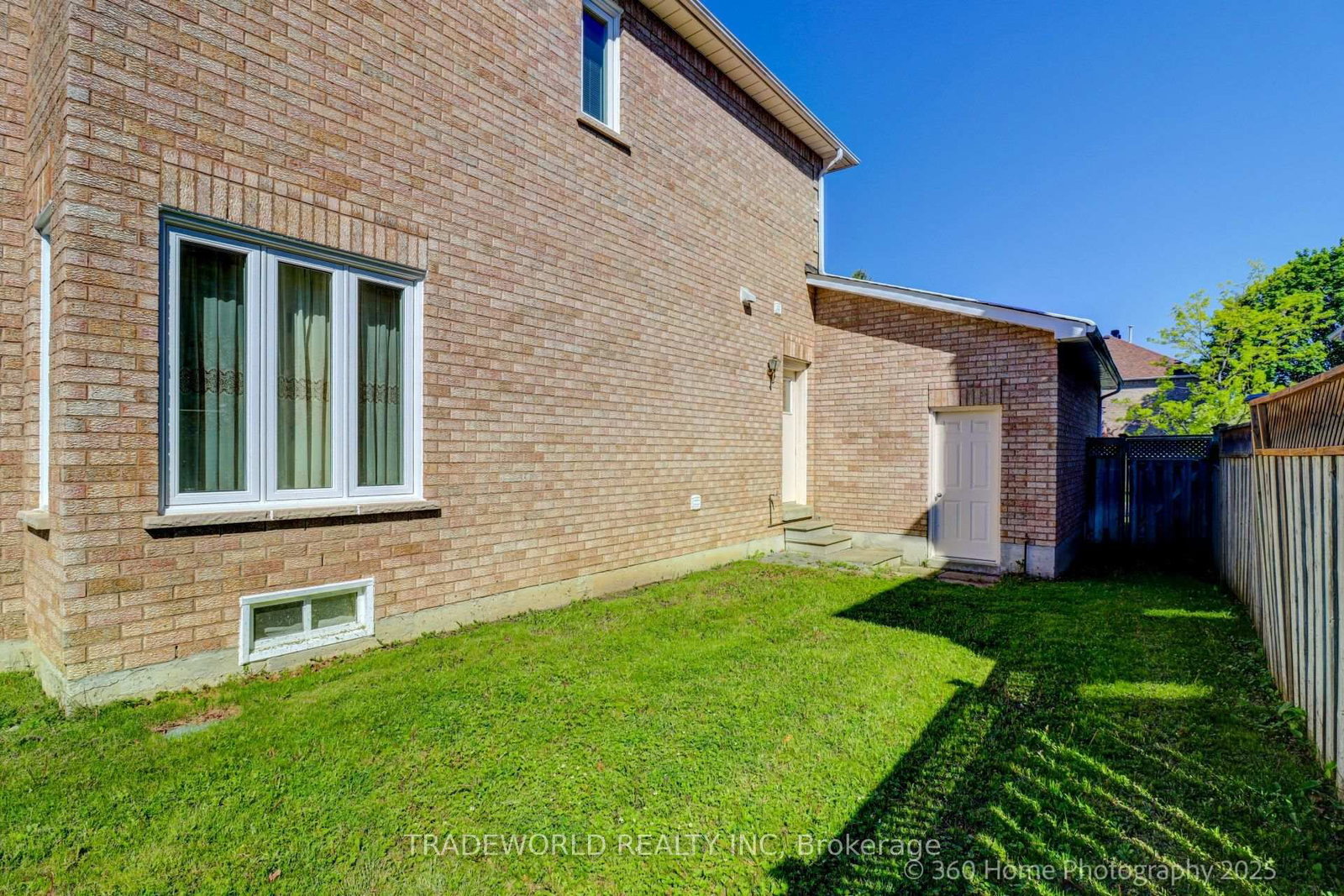 Detached House sold at 80 Eyer Drive, Markham, Ontario, L6C 1S3 - Cachet - MLS: N12374491