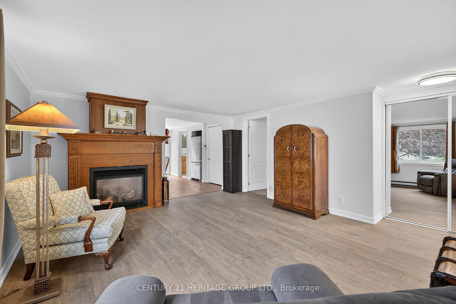 Listing Image 8