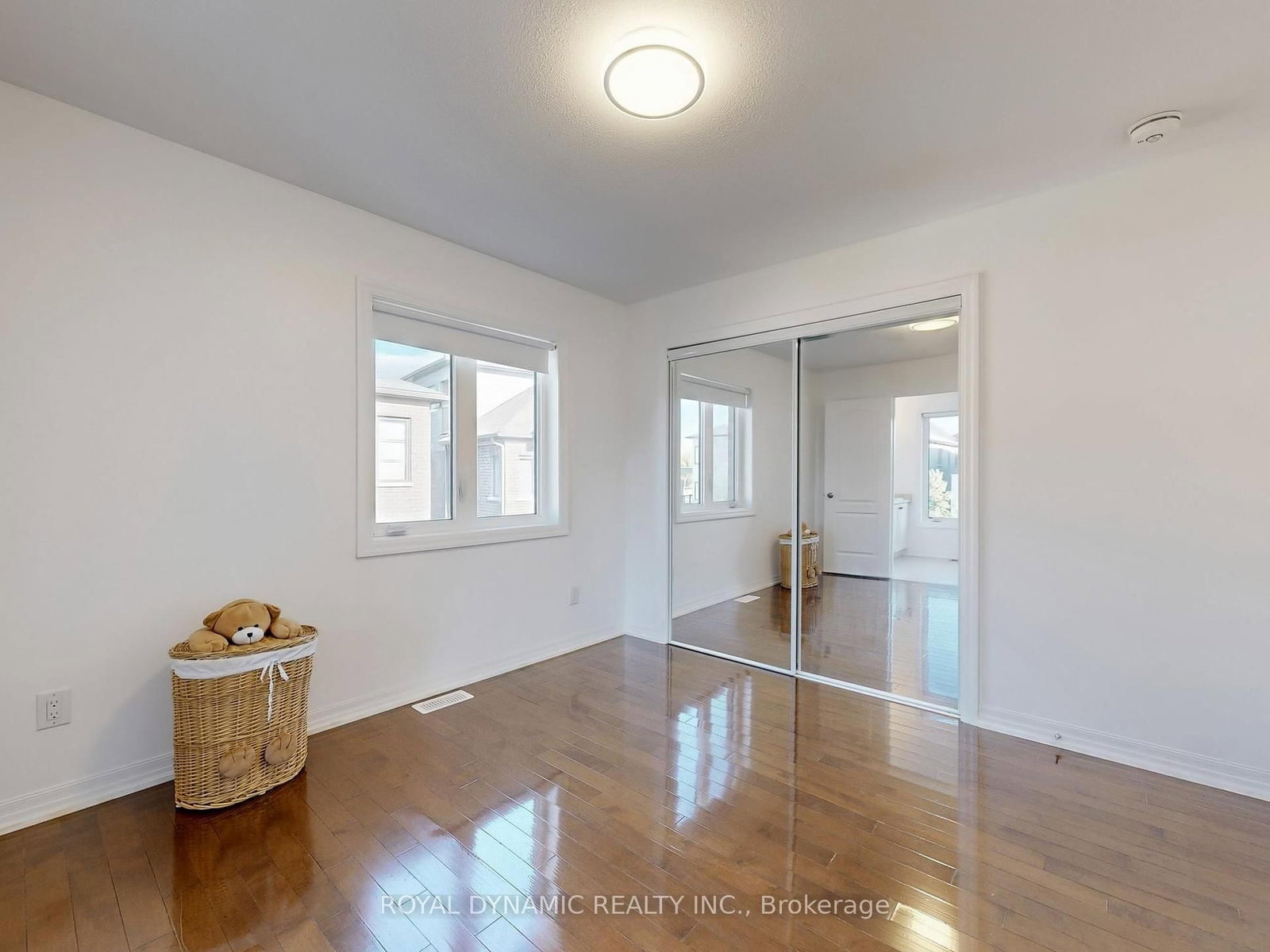 Listing Image 14