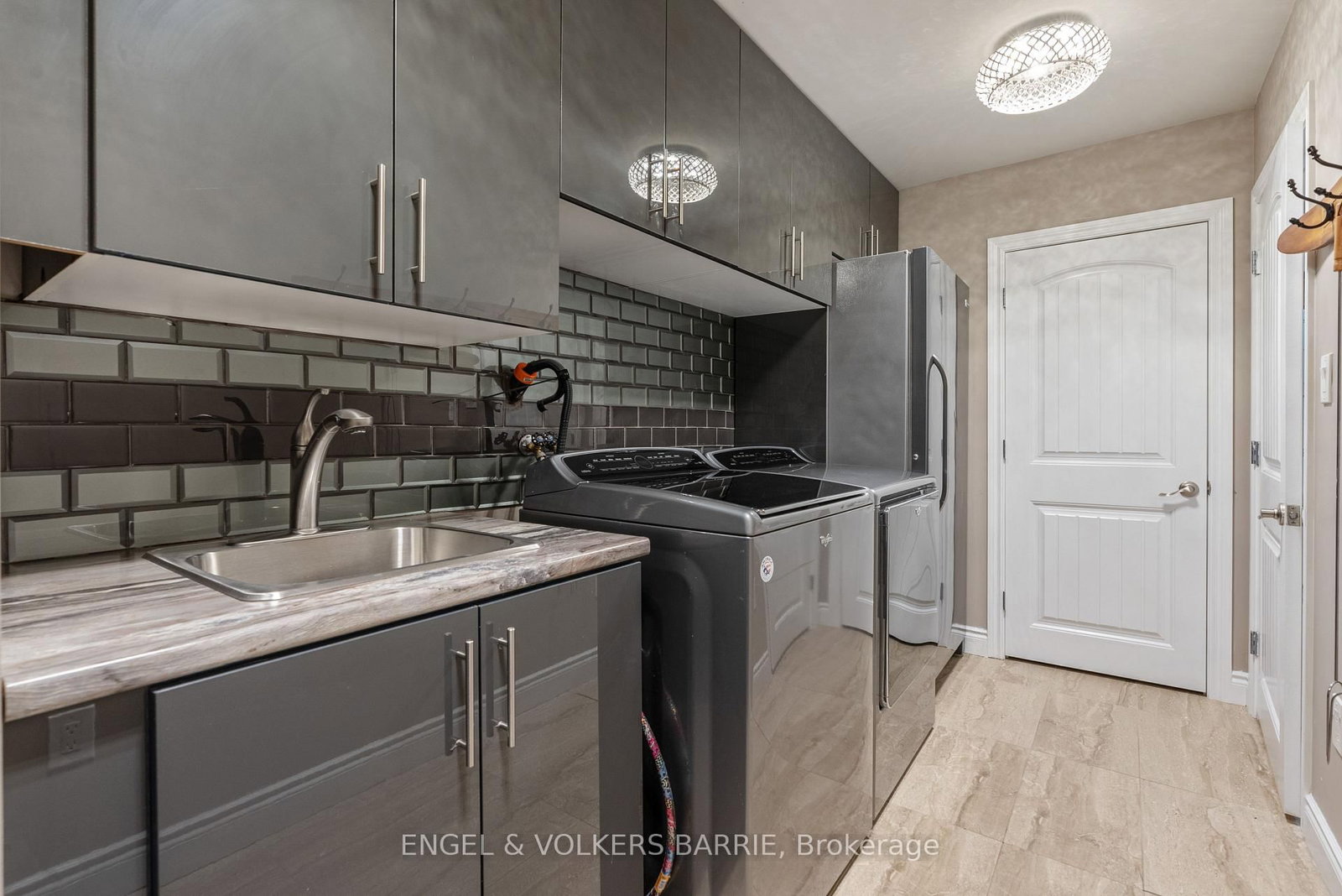 Detached House sold at 6605 County Road 21, Essa, Ontario, L9R 1V2 - Rural Essa - MLS: N12374852