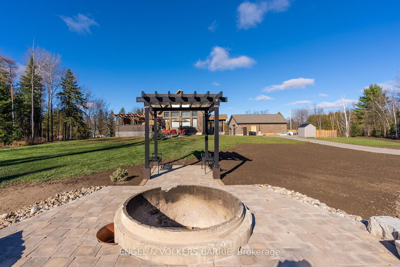 Detached House sold at 6605 County Road 21, Essa, Ontario, L9R 1V2 - Rural Essa - MLS: N12374852
