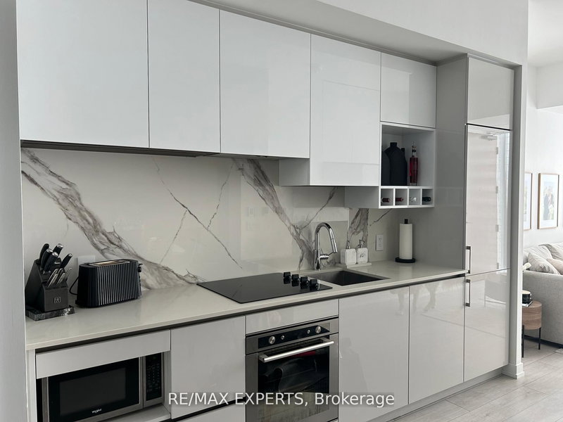 TH05 - 9 Buttermill Ave W, Vaughan, L4K 0M5 | Image 2