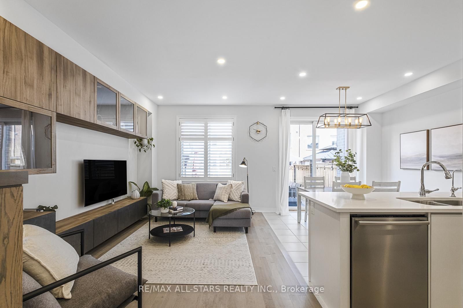 Listing Image 9