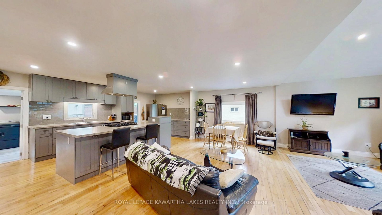 Listing Image 15