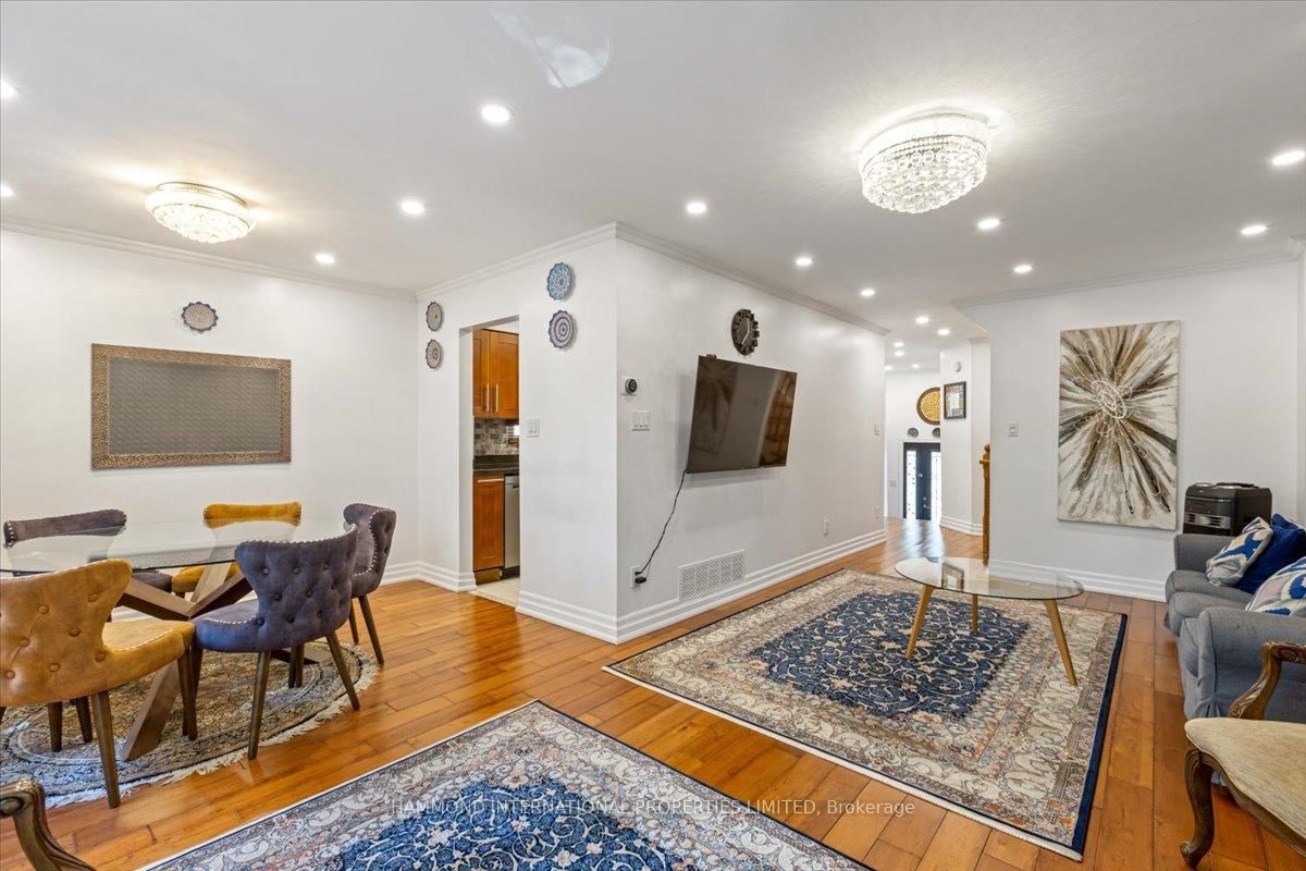Listing Image 11