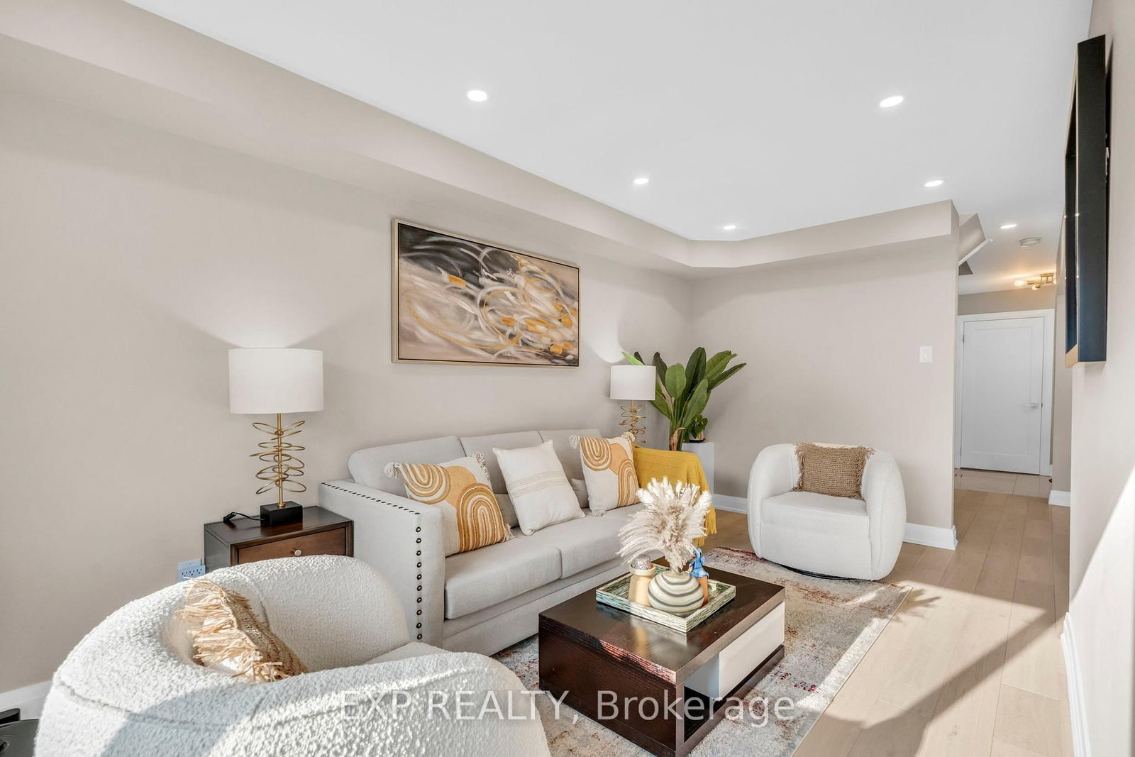 Detached House sold at 66 Whitefaulds Road, Vaughan, Ontario, L6A 2K4 - Maple - MLS: N12377530