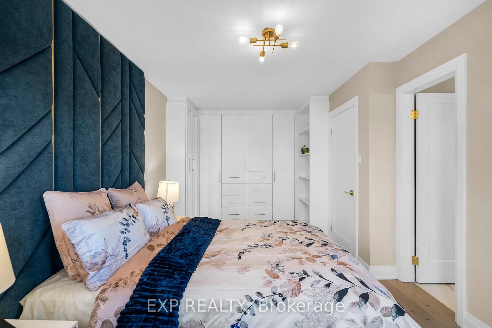 Detached House sold at 66 Whitefaulds Road, Vaughan, Ontario, L6A 2K4 - Maple - MLS: N12377530