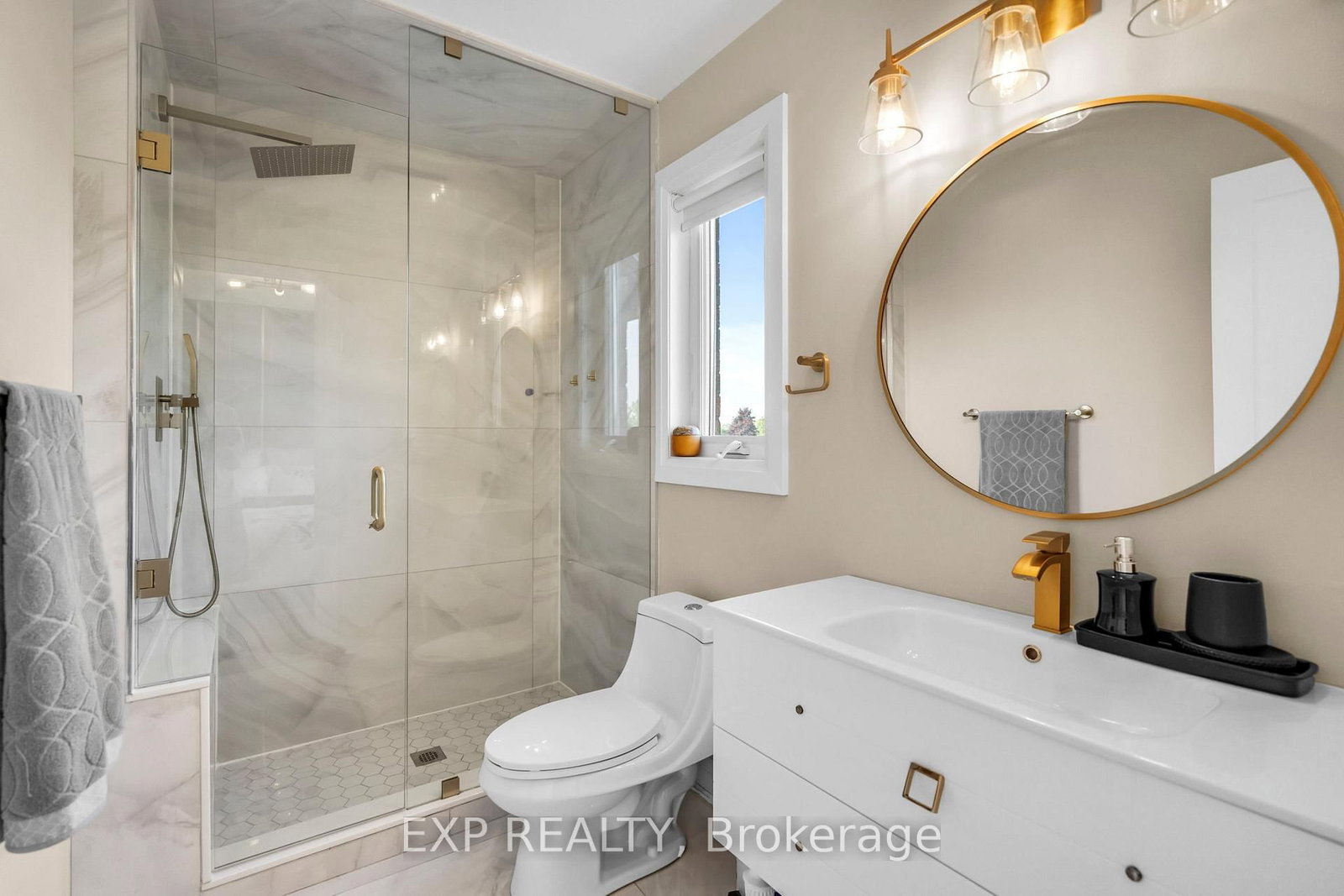 Detached House sold at 66 Whitefaulds Road, Vaughan, Ontario, L6A 2K4 - Maple - MLS: N12377530