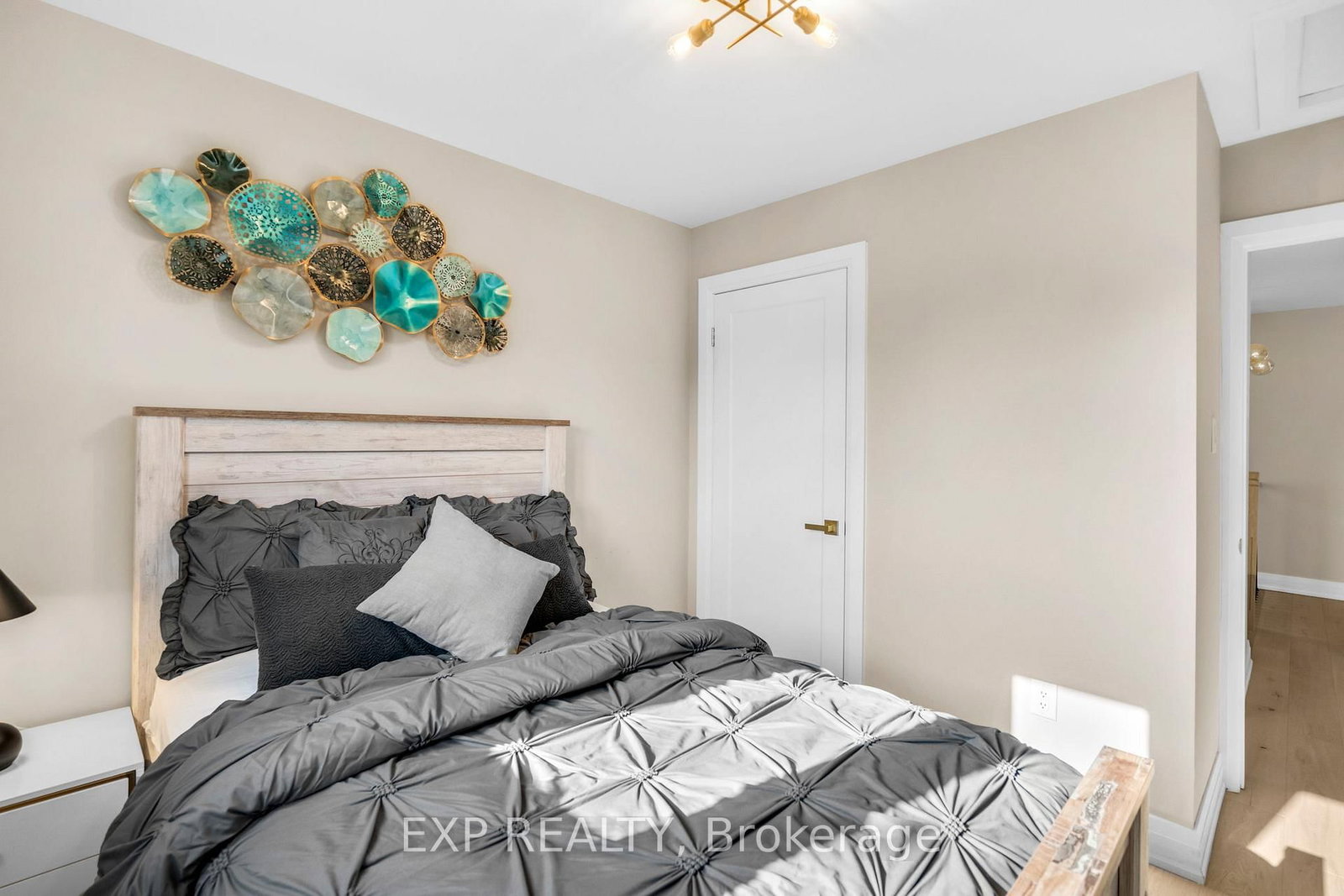 Detached House sold at 66 Whitefaulds Road, Vaughan, Ontario, L6A 2K4 - Maple - MLS: N12377530