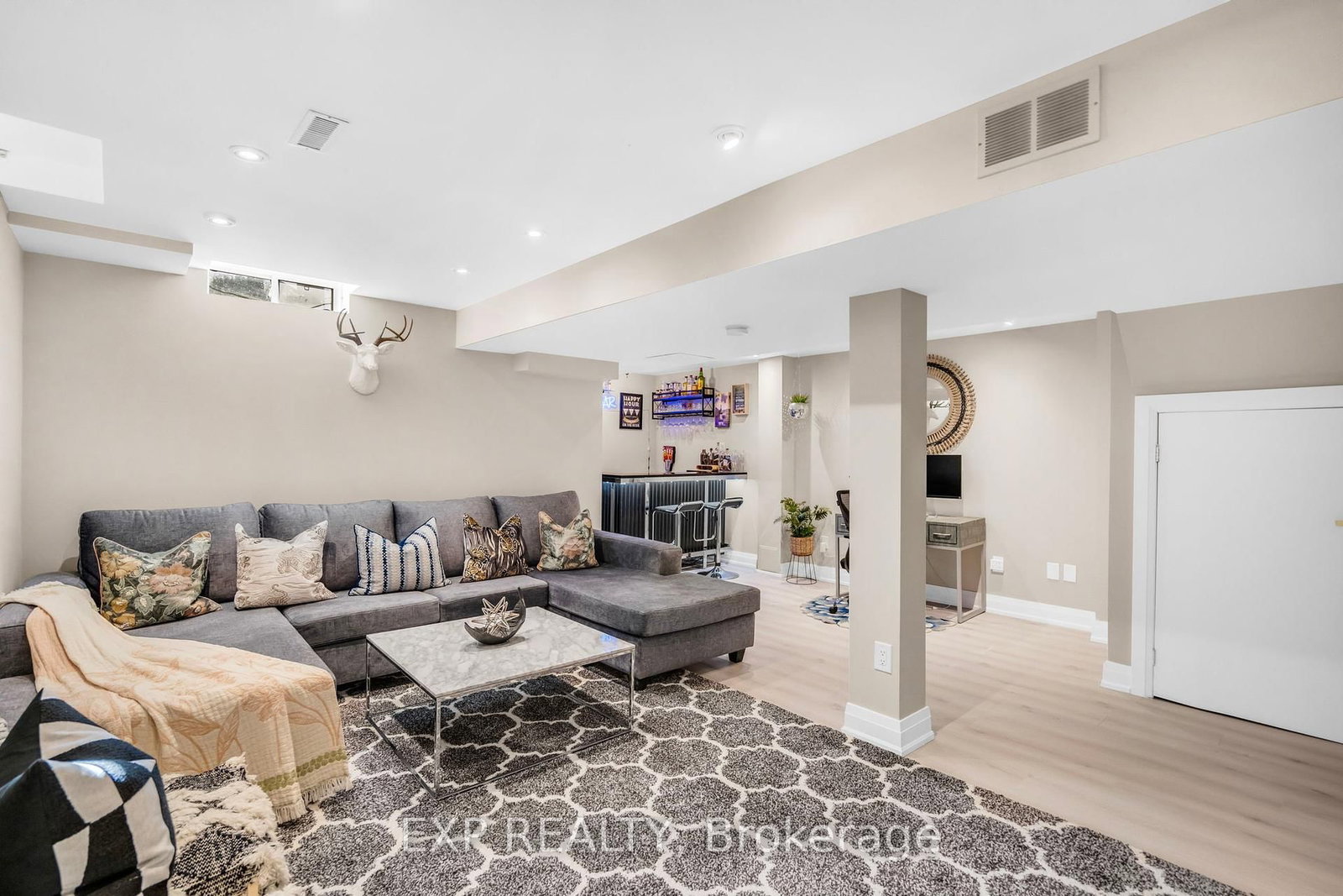 Detached House sold at 66 Whitefaulds Road, Vaughan, Ontario, L6A 2K4 - Maple - MLS: N12377530