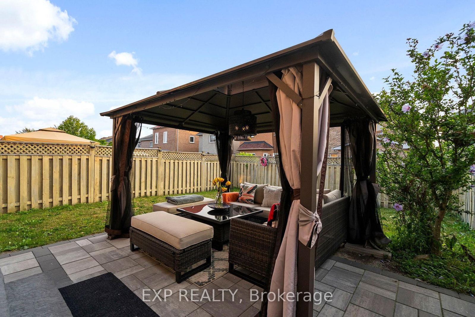 Detached House sold at 66 Whitefaulds Road, Vaughan, Ontario, L6A 2K4 - Maple - MLS: N12377530