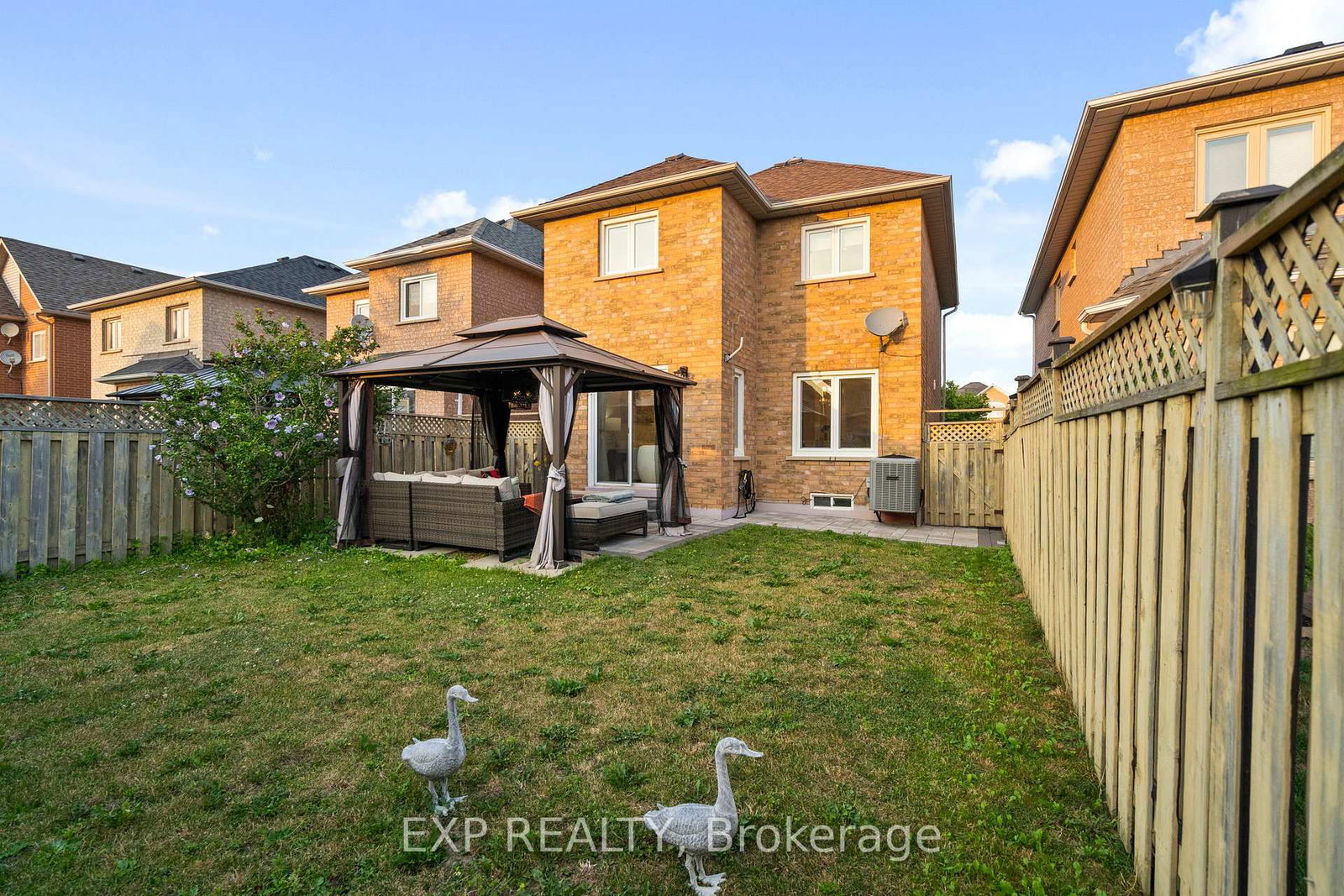 Detached House sold at 66 Whitefaulds Road, Vaughan, Ontario, L6A 2K4 - Maple - MLS: N12377530