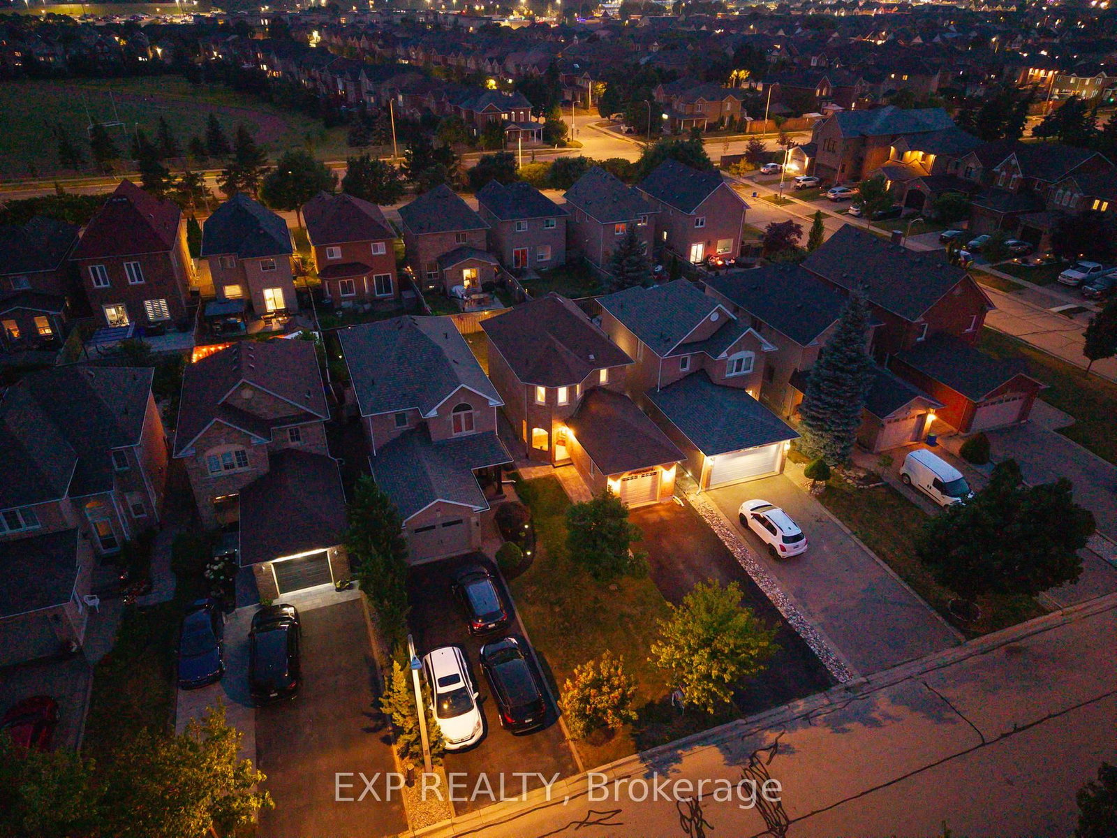 Detached House sold at 66 Whitefaulds Road, Vaughan, Ontario, L6A 2K4 - Maple - MLS: N12377530