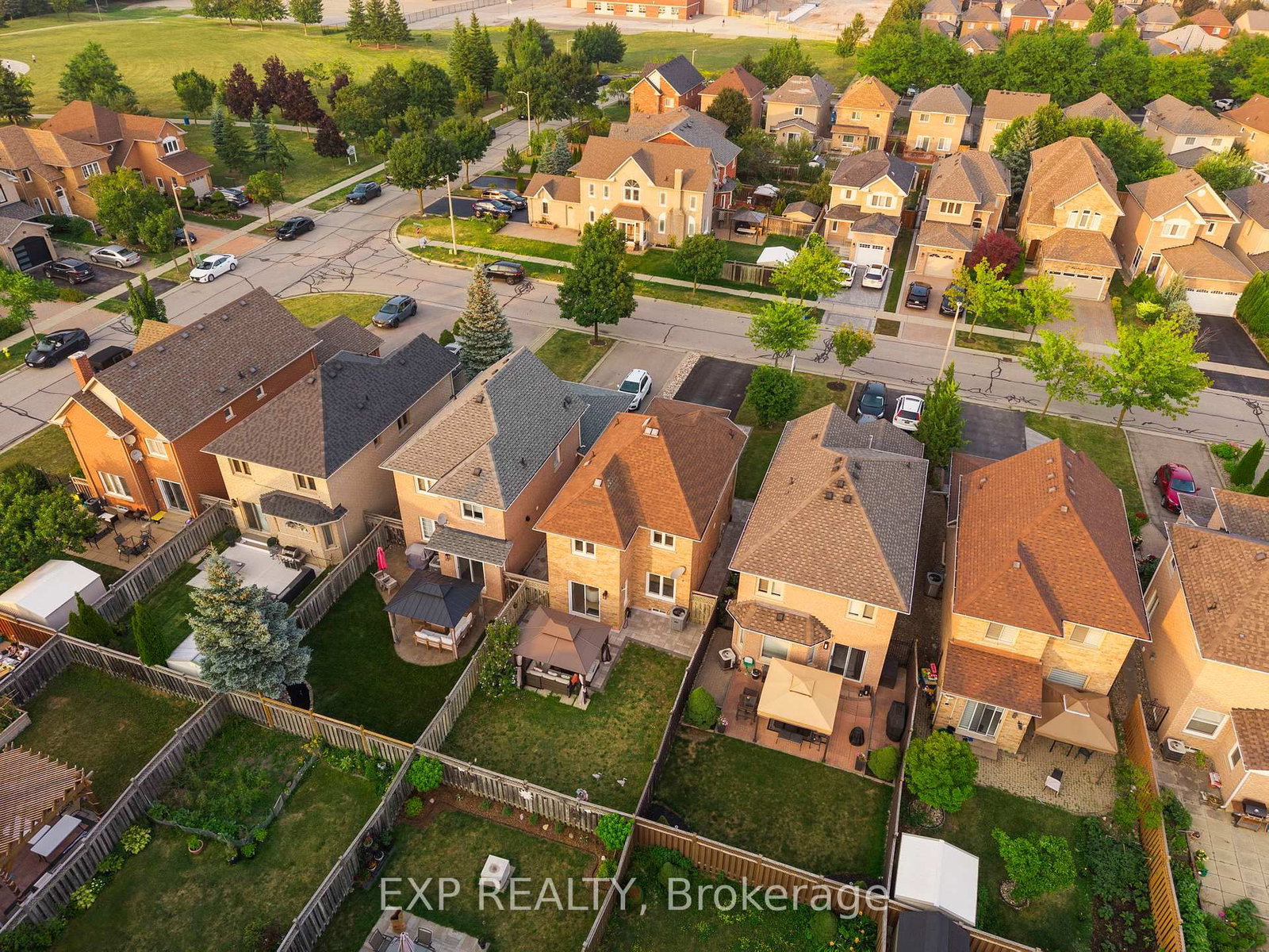 Detached House sold at 66 Whitefaulds Road, Vaughan, Ontario, L6A 2K4 - Maple - MLS: N12377530