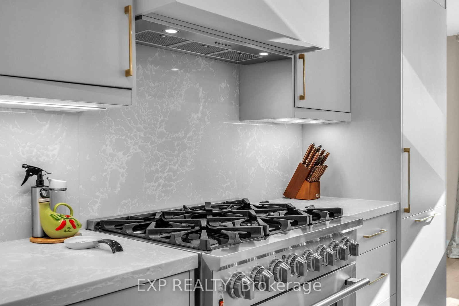 Detached House sold at 66 Whitefaulds Road, Vaughan, Ontario, L6A 2K4 - Maple - MLS: N12377530