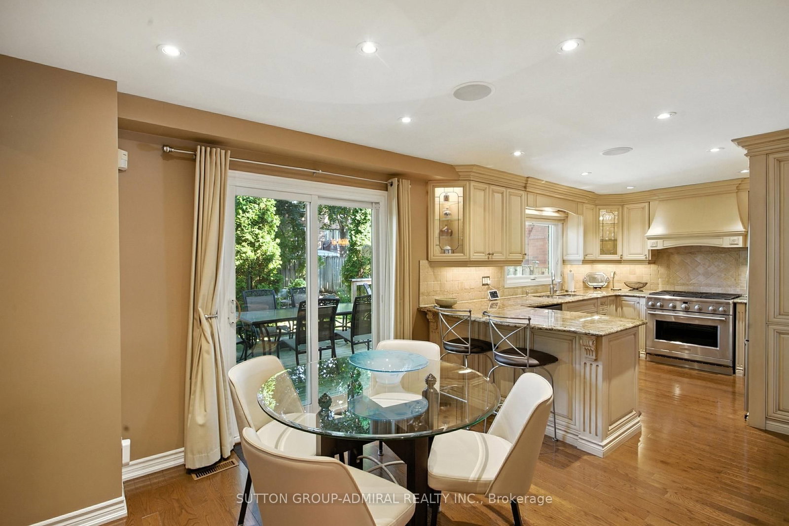Listing Image 10