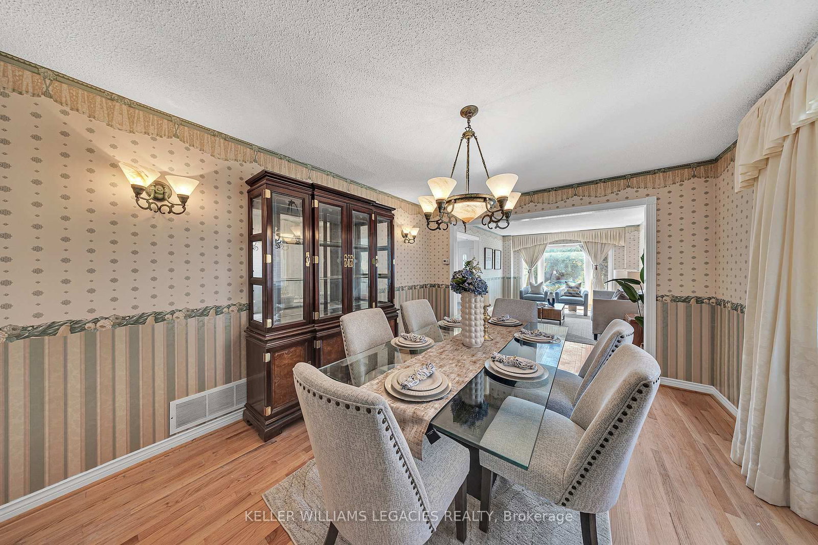 Detached House sold at 50 Summerdale Drive, Markham, Ontario, L3T 6W5 - Thornlea - MLS: N12379906