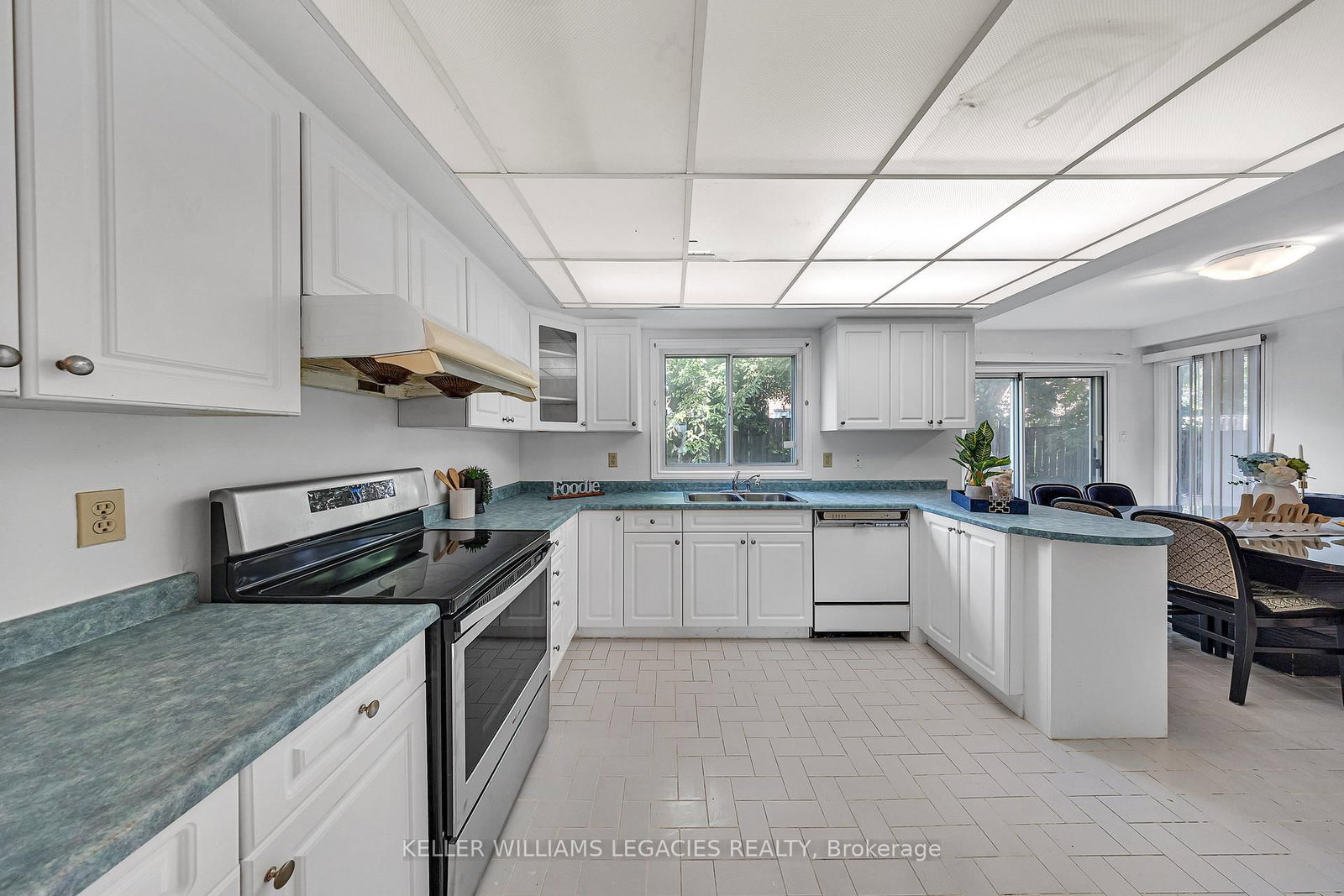 Listing Image 11