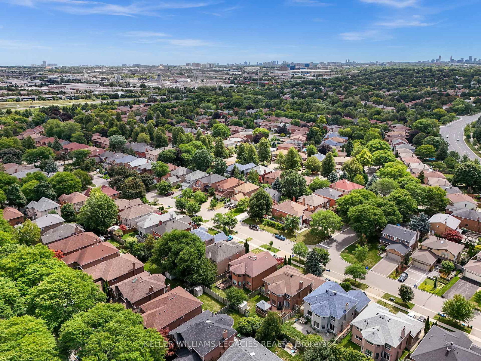Detached House sold at 50 Summerdale Drive, Markham, Ontario, L3T 6W5 - Thornlea - MLS: N12379906