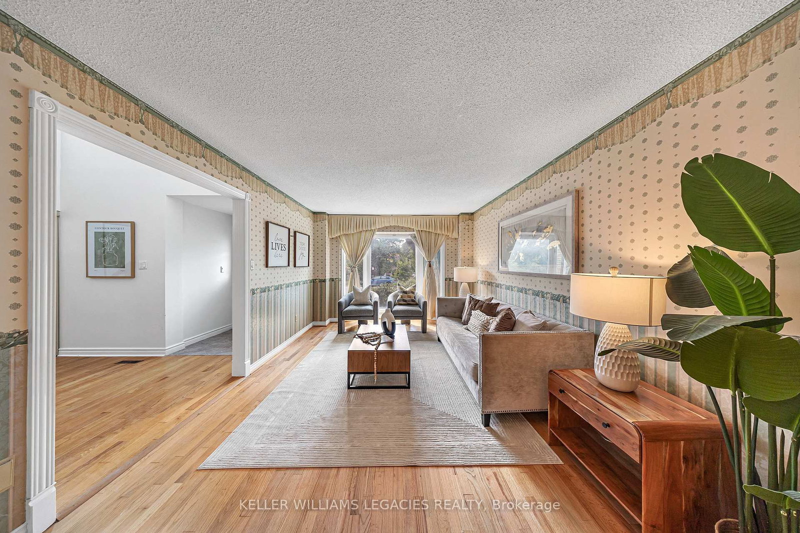 Listing Image 7