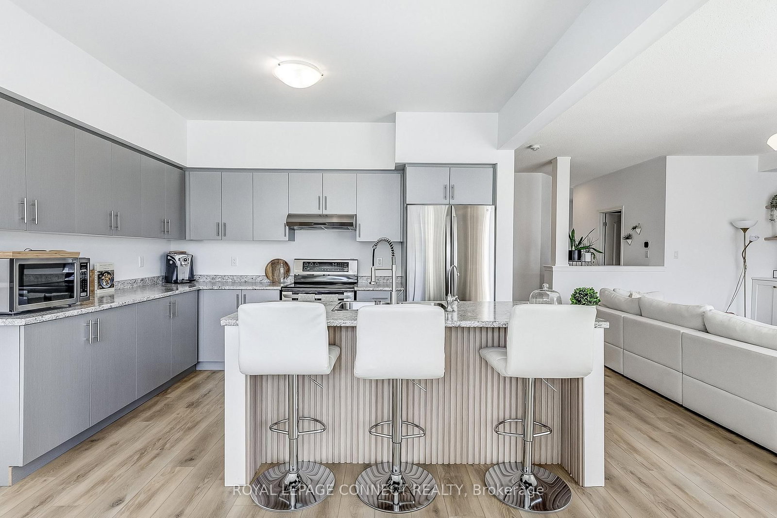 Listing Image 16