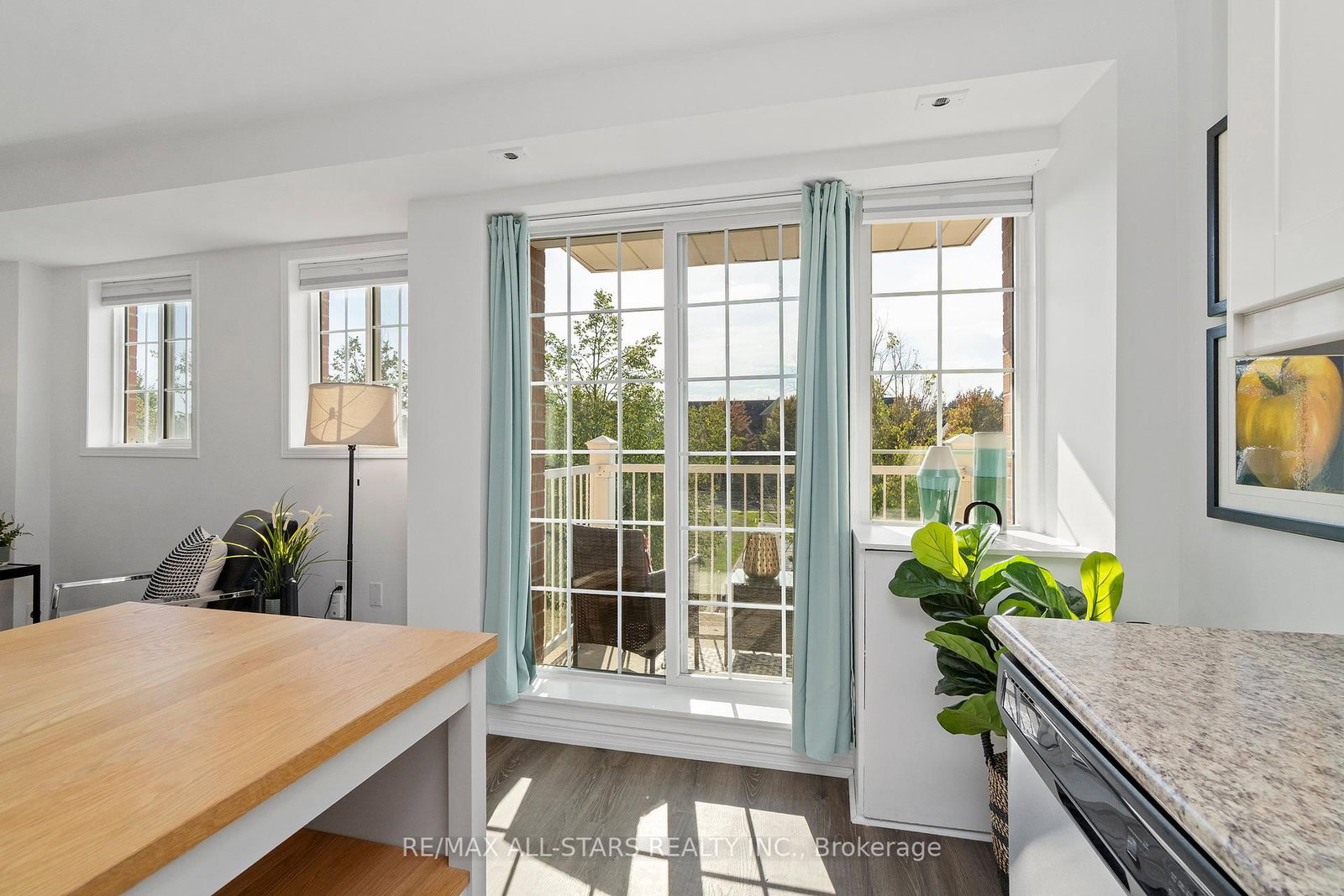 Listing Image 11
