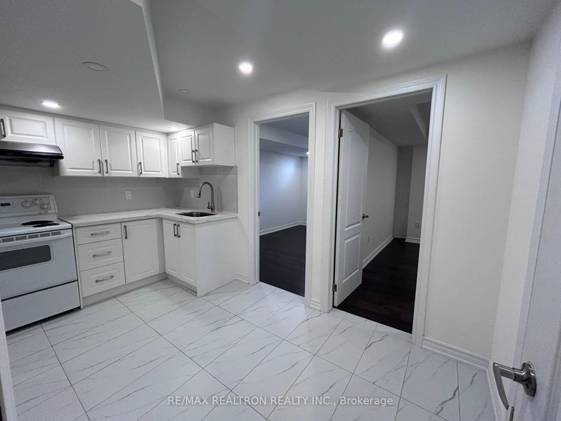 8 Finley Way, Markham, L3S 0E8 | Image 2